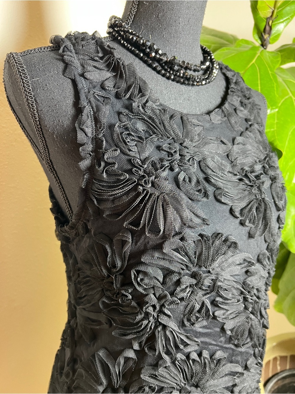 Banana Republic Women’s Black Floral Netting Appliqué Sleeveless Top Medium